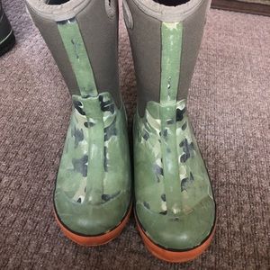 Boys size 13 Bogs winter boots.